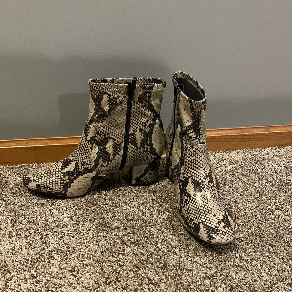 NWT Time and Tru Snakeskin Boots - Picture 2 of 4